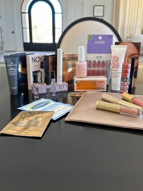 **CLOSEOUT 17 Piece Beauty Bundle**